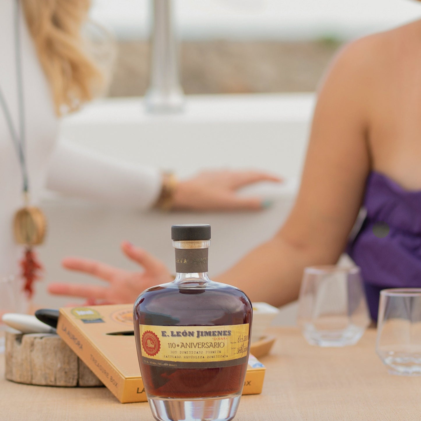 Ron E. León Jimenes 110 Aniversario: Un Siglo de Maestría en 70 cl
