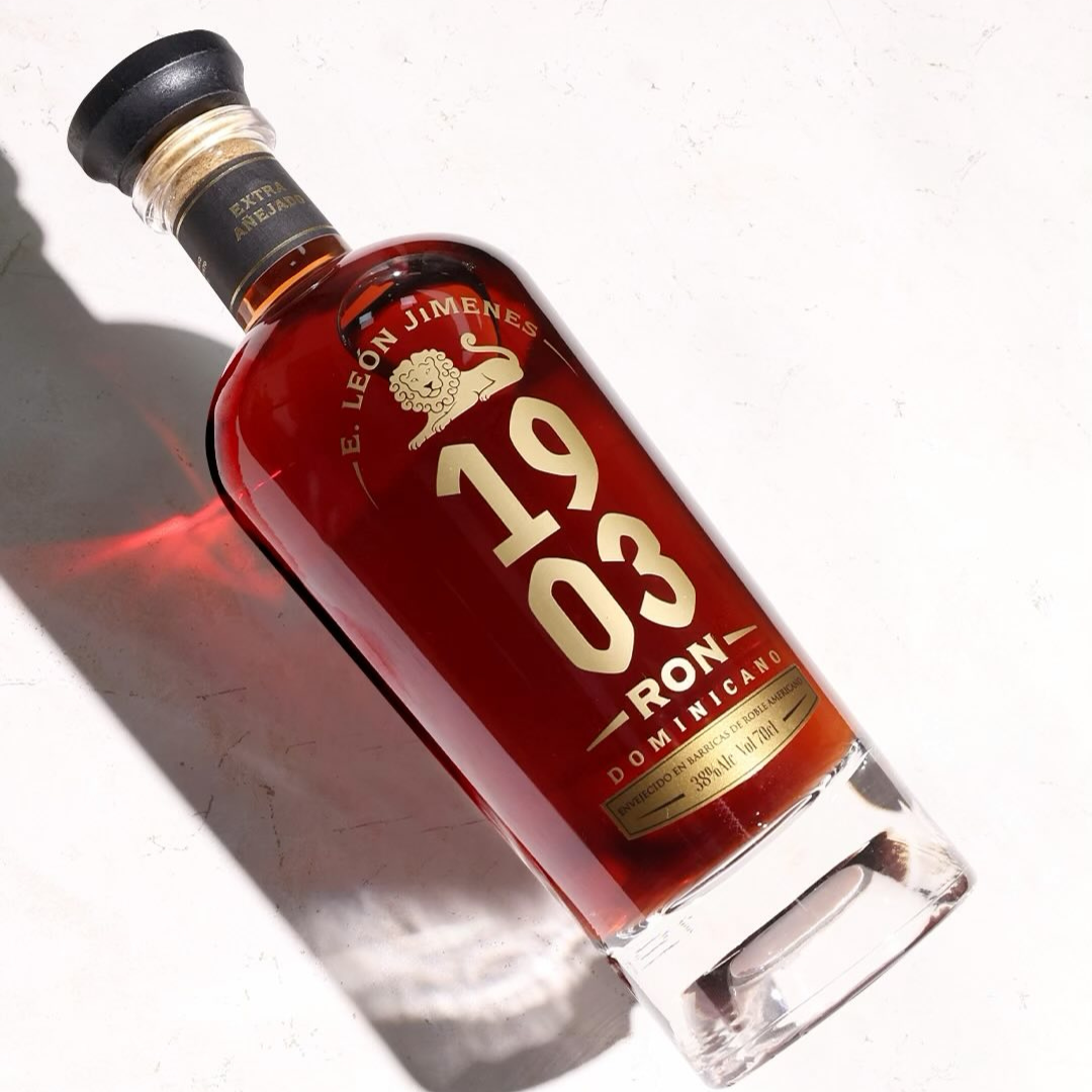 Ron E. León Jimenes 1903: Un Legado de Sabor y Tradición